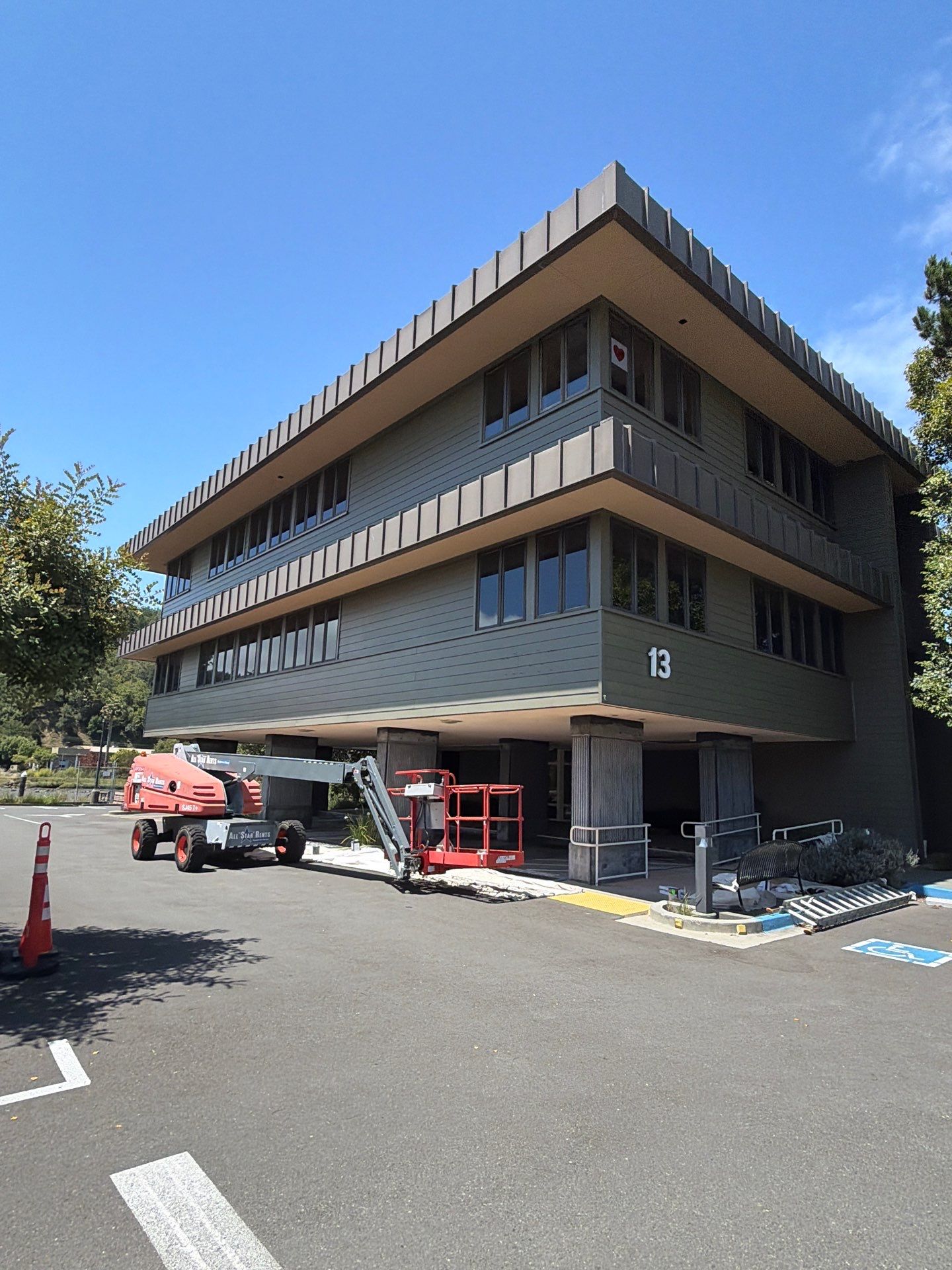 Office building and corporate campus painting in the Bay Area by McCarthy Painting